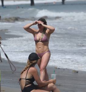 Hilary Duff – Bikini Candids in Malibut7pvxeir2x.jpg