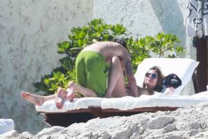 Heidi Klum – Topless Candids in Cabo San Lucas x135-j7pvwtnw0h.jpg