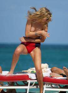 Toni Garrn – Topless Candids in Miami (37 Photos)-b7pwk3o5zn.jpg