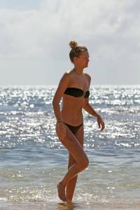 Toni Garrn – Topless Candids in Hawaii (NSFW)-p7pwk2wkq7.jpg