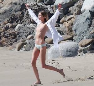 Stella Maxwell – Topless Photoshoot Candids in Malibu-h7px5gtuyr.jpg