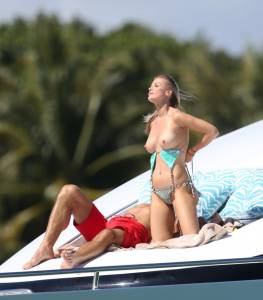 Joanna Krupa – Topless Bikini Candids in Miami (NSFW)g7px5spmhf.jpg