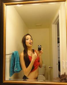Stolen Camera Revealed Naked Brunette Selfies-w7px93m7f2.jpg