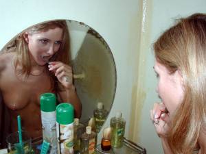 Naughty amateur teen with tooth brush x32s7qadnsile.jpg