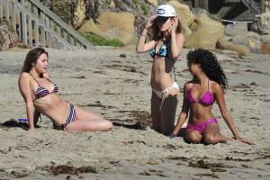 Bella Thorne – wearing a bikini in Malibu 18.08.14-n7qabmhups.jpg