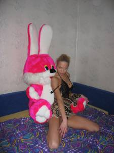 Blond bunny Girl x 88-w7qa9fee6d.jpg