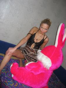 Blond bunny Girl x 88-p7qa9ev57p.jpg