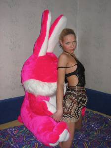 Blond bunny Girl x 88-h7qa9fdjpc.jpg