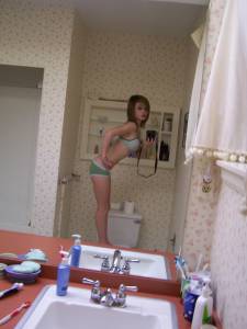 Bathroom + Camera + Cute chick = Selfies x30-p7qapgjlsk.jpg