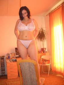 Amateur girl with huge natural Boobs x 51h7qbhwiwsv.jpg