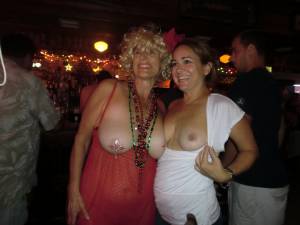 MILF knows how to have a good time x199-c7qbkvovh4.jpg