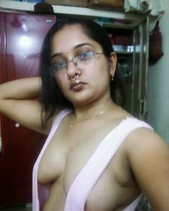 Indian MILF Porn Pics x71s7qbwnalsm.jpg