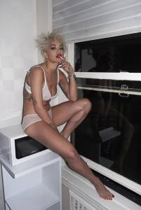 Rita Ora Expose Beautiful Boobs in Lui Magazine Topless Photoshoot Outtakes (Febg7qbxmrdid.jpg