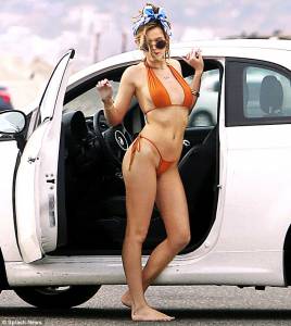REPOST-Bella-Thorne-at-a-Bikini-Photoshoot-Zuma-Beach-LA-5_22_16-z7qcies7hk.jpg