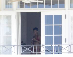 REPOST - Rihanna – Naked Candids in Barbados (NSFW)-i7qchwg4rj.jpg