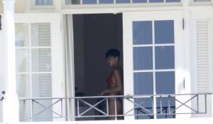 REPOST - Rihanna – Naked Candids in Barbados (NSFW)-17qchwnqky.jpg