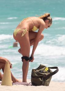 REPOST - Candice Swanepoel – Bikini Candids in Miamil7qchuw6fv.jpg