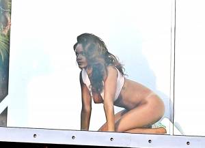 REPOST - Rihanna – Naked Photoshoot Candids in Hollywood-t7qchxgr0o.jpg