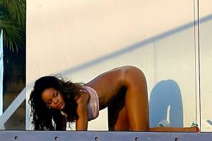 REPOST - Rihanna – Naked Photoshoot Candids in Hollywoodn7qchxf5cm.jpg