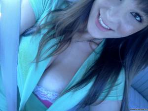 Hot brunette female taking selfies of her nice melonsu7qeahf0t5.jpg