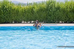 Lana Fox - La piscina-n7qdx5fgfe.jpg