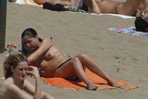Sexy-Girls-On-The-Beach-%5Bx193%5D-w7qf2hdi5v.jpg