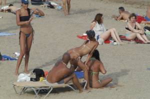Spying-Beach-And-Showers-%5Bx157%5D-y7qf234m2f.jpg