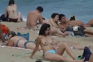 Spying Bikini Beach Candids [x137]57qf1tkub5.jpg