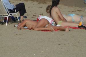 Spying Girls Teasing On Beach [x42]-h7qf1qi60a.jpg
