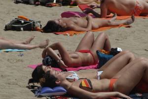 Sexy-Girls-On-The-Beach-%5Bx193%5D-o7qf2c22ds.jpg