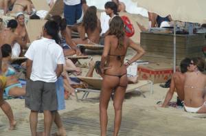 Spying-Beach-And-Showers-%5Bx157%5D-57qf214aue.jpg