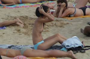 Spying Bikini Beach Candids [x137]p7qf1r1th4.jpg