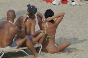 Spying Girls Teasing On Beach [x42]-17qf1qbx10.jpg