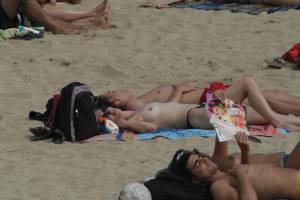 Spying Bikini Beach Candids [x137]g7qf1uevkz.jpg