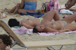 Spying Bikini Beach Candids [x137]v7qf1ra6xz.jpg