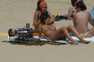 Spying Girls On A Beach [x62]-x7qf19fcs6.jpg
