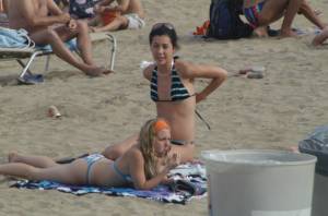 Spying Girls Teasing On Beach [x42]27qf1p6uxj.jpg