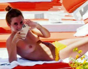 Emma Watson Expose Beautiful Topless Boobs in Ibiza (NSFW) Upd-e7qikbqt4k.jpg