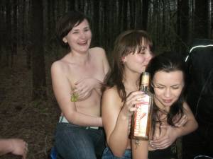 Girls-Under-The-Influence-Of-Free-Alcohol-37qimvolq3.jpg