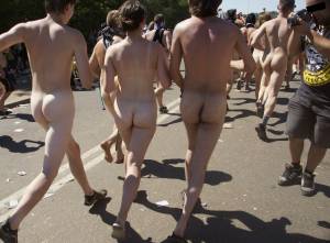 Amateurs-Nude-InThe-Mud-During-Woodstock-Event-v7qimucg4x.jpg