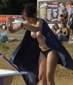 Amateurs Nude InThe Mud During Woodstock Event-l7qimtuaxc.jpg