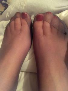 Wife-Feet-%28141-Photos%29-d7q0cr4a1d.jpg