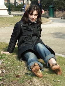 Feetosopher-Alexis-2005-03-XX-Winter-barefooting-%28Venice%2C-Ital-t7q1bw1d1a.jpg