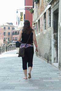 Feetosopher-Alexis - 2006-XX-XX Barefoot & pregnant (Venice, Ita-b7q1cdv3m3.jpg