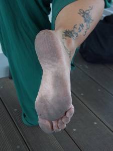 Feetosopher-Aiko - 2011-07-XX Barefoot urban star (Venice, Italy27q1bkr3pj.jpg