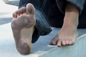 Feetosopher-Alexis%2C-Shiva-2004-09-XX-Barefoot-urban-girls-%28Ven-h7q1cglkee.jpg