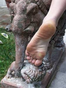 Feetosopher-Amanda-2010-XX-XX-Barefoot-urban-star-%28Venice%2C-Ita-07q1d7mesp.jpg