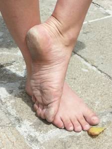 Feetosopher-Amanda-2011-XX-XX-Killer-barefoot-blonde-%28Venice-77q1dlta2f.jpg