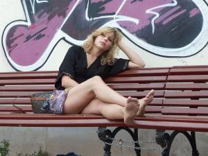 Feetosopher-Amanda - 2011-XX-XX Killer barefoot blonde (Venice-67q1dmd67k.jpg