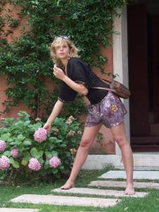 Feetosopher-Amanda - 2011-XX-XX Killer barefoot blonde (Venice-e7q1dol6u4.jpg